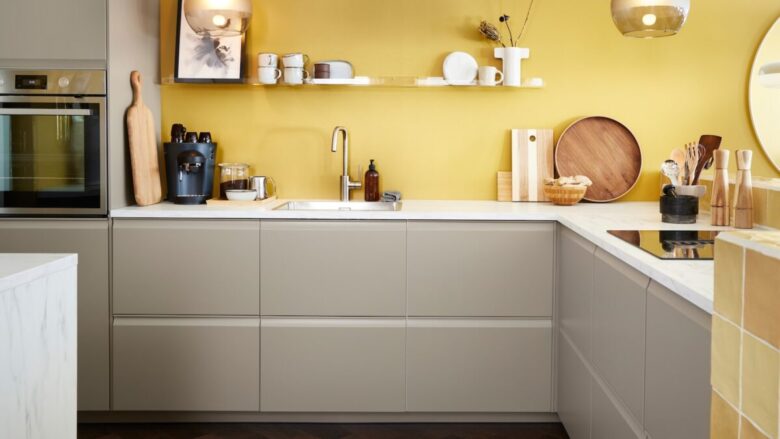ikea-cucina-con-frontali-cassetto-upploev-beige-scuro-opaco-e-77c90f8158ee975fdd4ecf9e6ce78f84