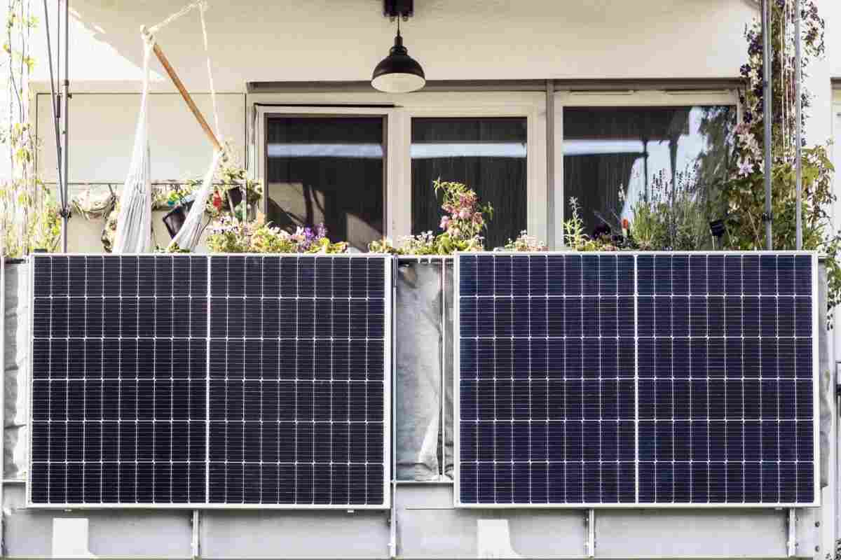 Contro il caro bollette ecco il fotovoltaico da balcone Contro il caro bollette ecco il fotovoltaico da balcone