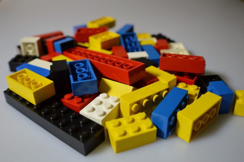 Scopri la lampada fatta interamente di Lego Scopri la lampada fatta interamente di Lego