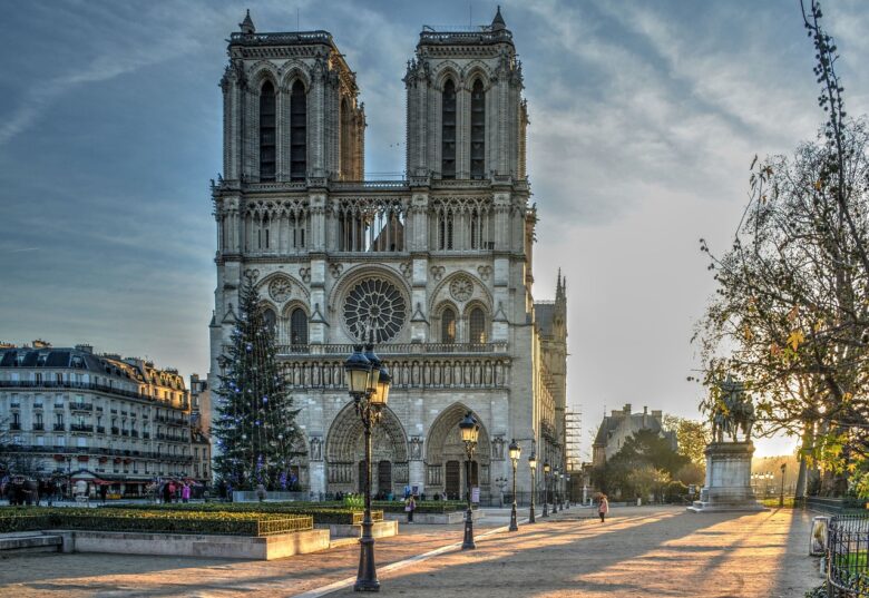 Ecco come sarà la nuova piazza di Notre Dame a Parigi Ecco come sarà la nuova piazza di Notre Dame a Parigi