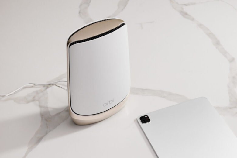 Orbi WiFi 6E RBKE960 2