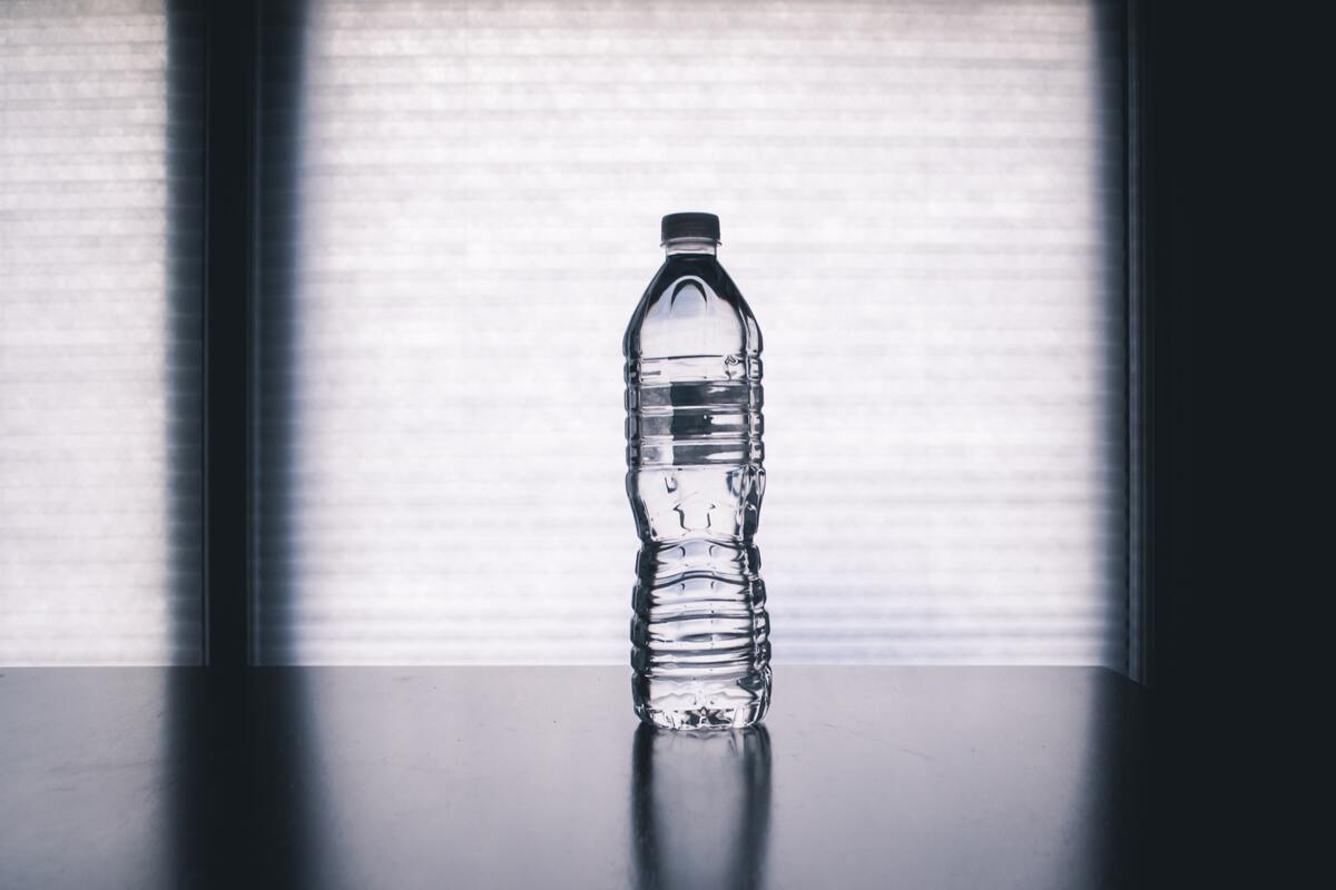 Eliminare bottiglie per risparmiare sulla plastica: si può fare Eliminare bottiglie per risparmiare sulla plastica: si può fare
