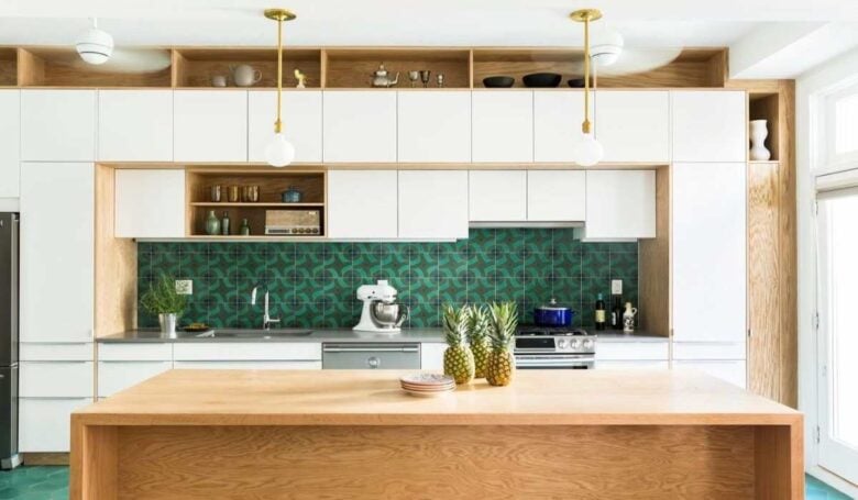 Cucina pareti verde smeraldo Cucina pareti verde smeraldo