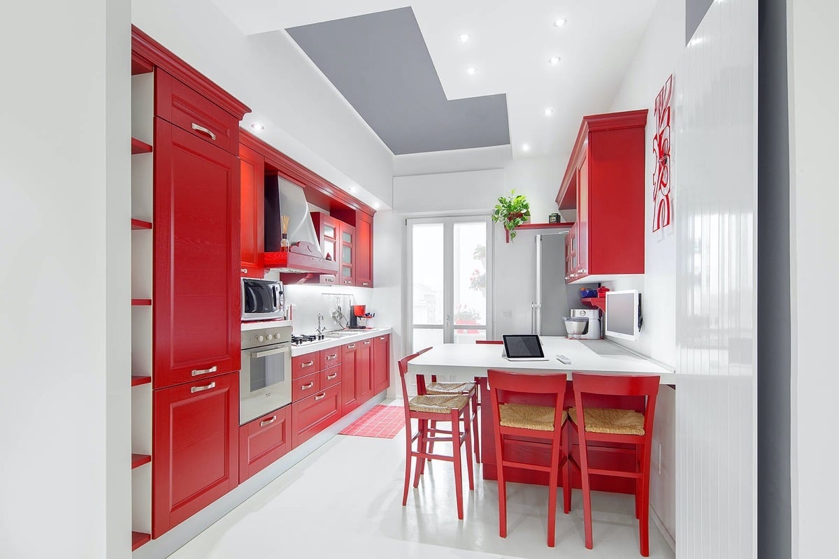 Arredare la cucina con il rosso e il bianco: idee e ispirazioni Arredare la cucina con il rosso e il bianco: idee e ispirazioni