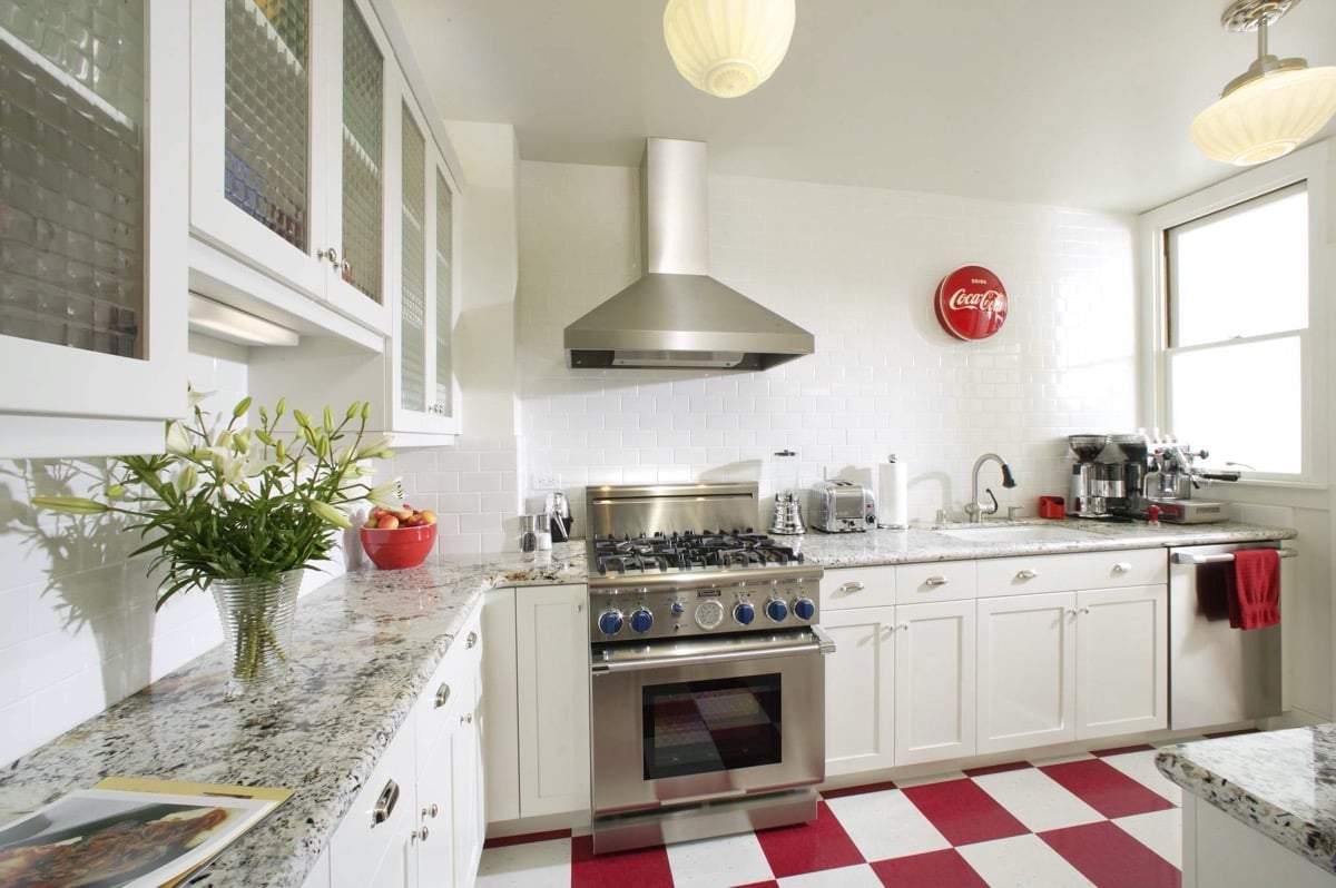 Arredare la cucina con il rosso e il bianco: idee e ispirazioni Arredare la cucina con il rosso e il bianco: idee e ispirazioni
