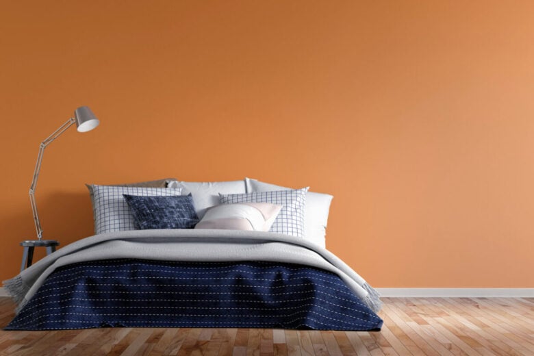 Camera da letto color zucca