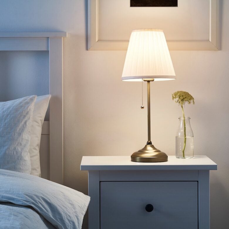 ikea-offerte-family-arstid-lampada-tavolo