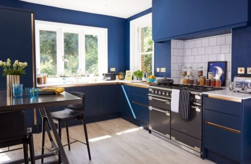 Pareti dal colore dei diamanti: come usare lo zaffiro in cucina