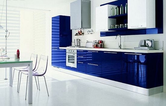 Pareti dal colore dei diamanti: come usare lo zaffiro in cucina Pareti dal colore dei diamanti: come usare lo zaffiro in cucina