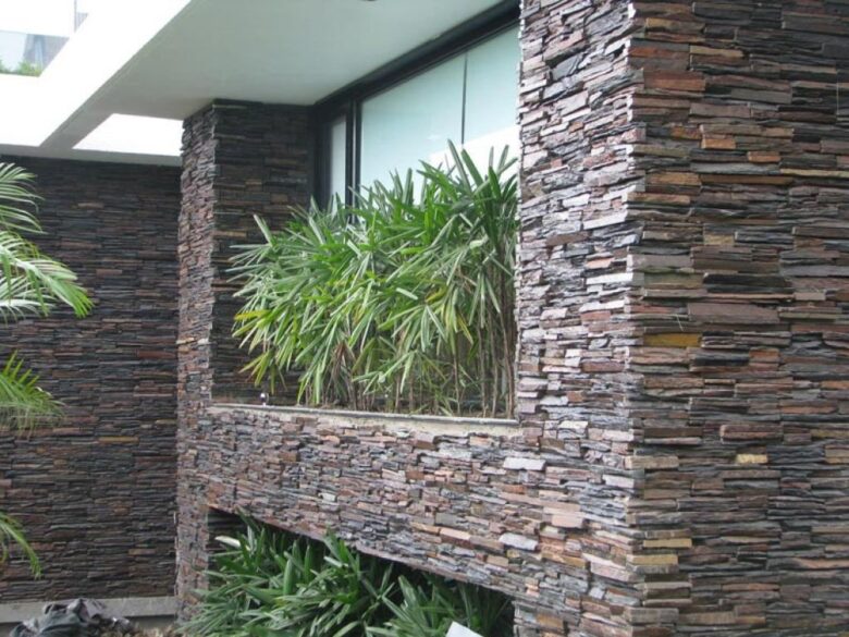 Casa moderna con rivestimento in pietra Casa moderna con rivestimento in pietra