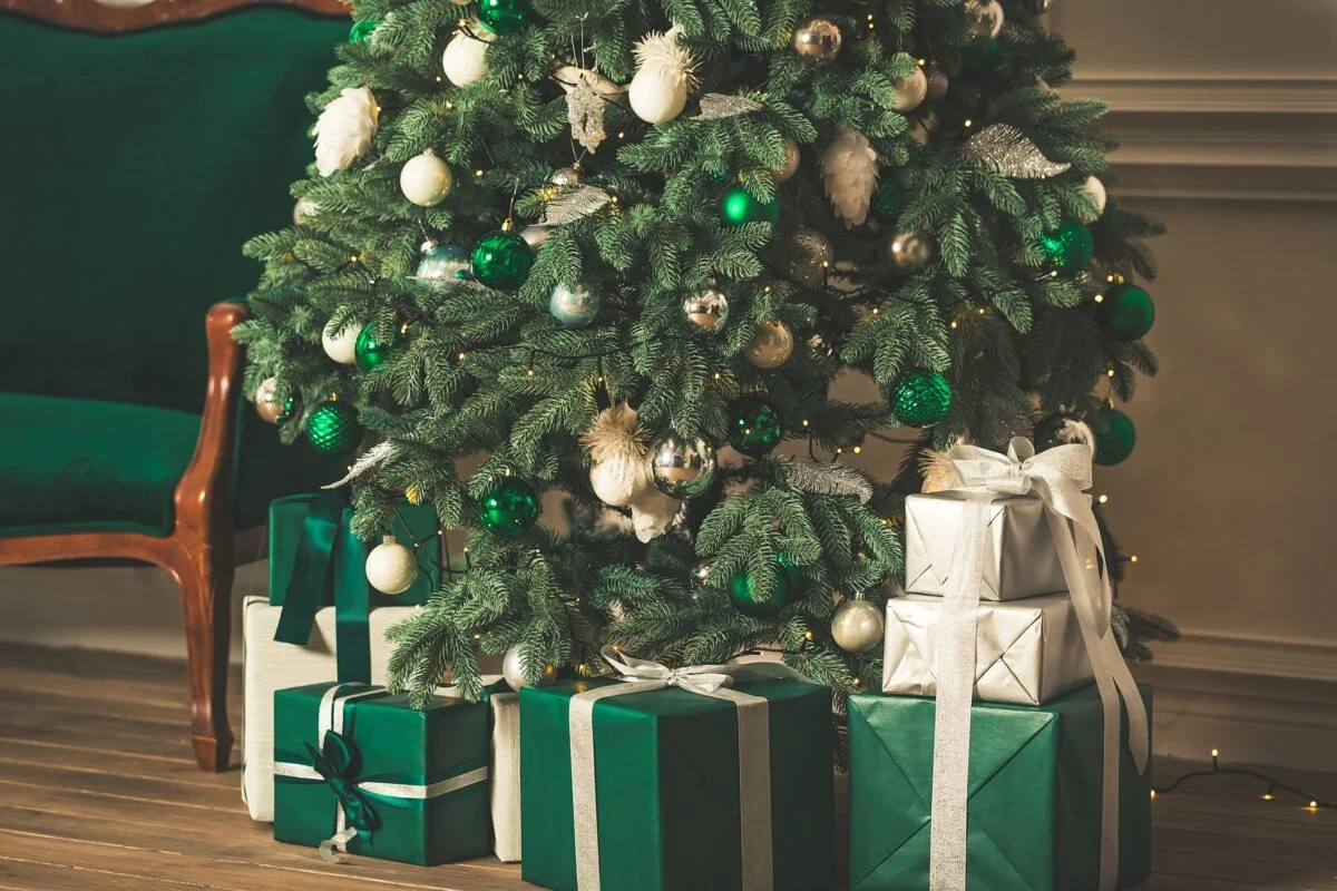 Colori di moda Natale 2022: le nuove tendenze Colori di moda Natale 2022: le nuove tendenze