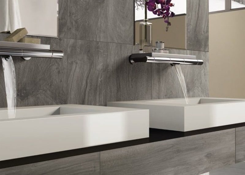Colori ideali per un bagno lungo e stretto Colori ideali per un bagno lungo e stretto