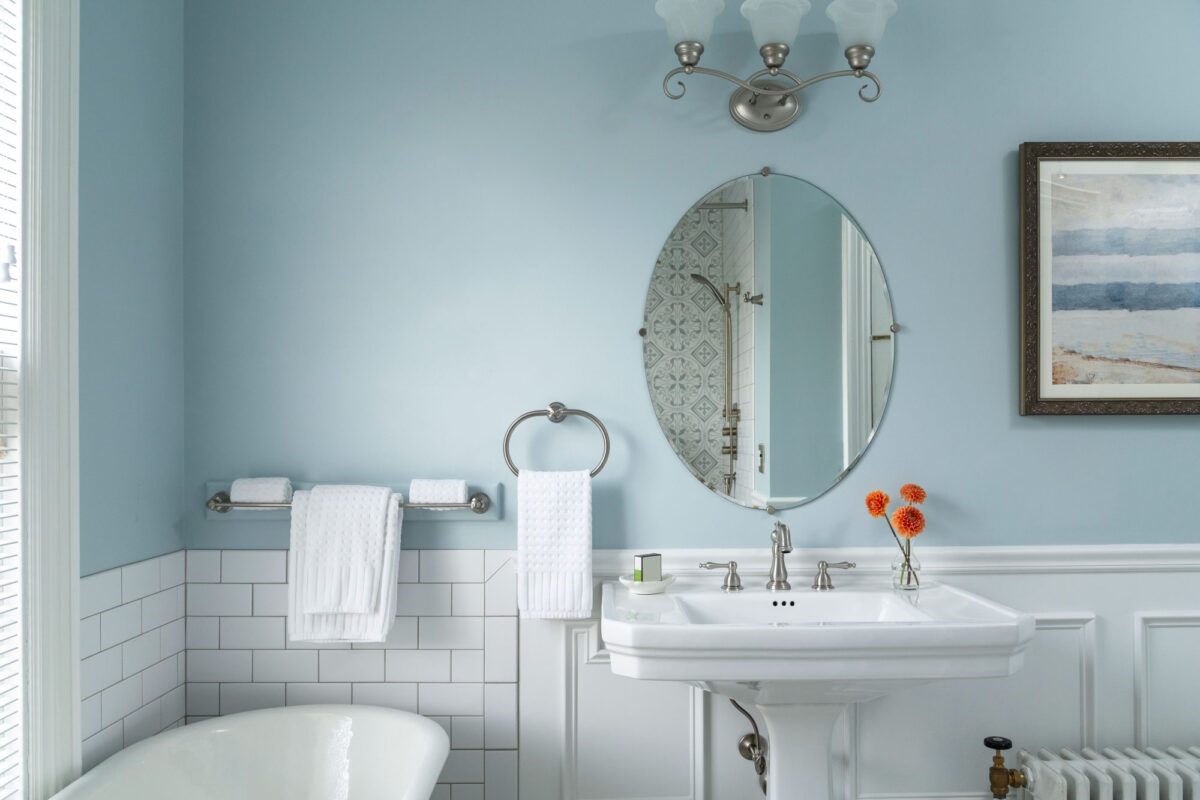 Come scegliere i mobili per un bagno lungo e stretto Come scegliere i mobili per un bagno lungo e stretto