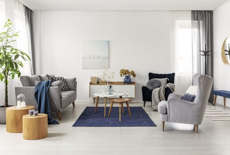 soggiorno-quadrato-idee-arredo-con-poltrone-2