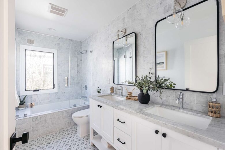bagno-quadrato -idee-piastrelle-1