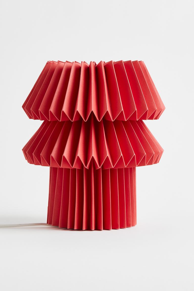 Lampada effetto origamiH&M Home. Lampada effetto origamiH&M Home.