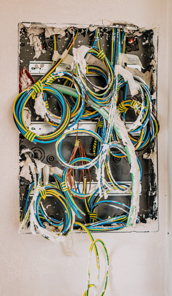 01 impianto-elettrico-photo-ralph (Ravi) Kayden su Unsplash