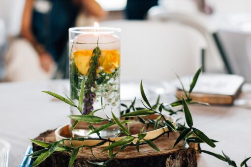 Candele galleggianti: il trend per decorare casa con piccoli tocchi