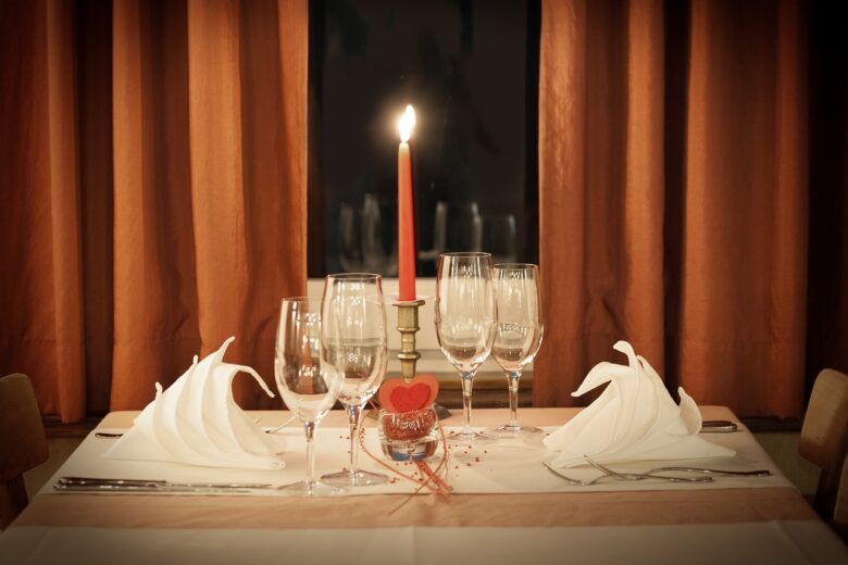 Tavola apparecchiata per San Valentino Tavola apparecchiata per San Valentino