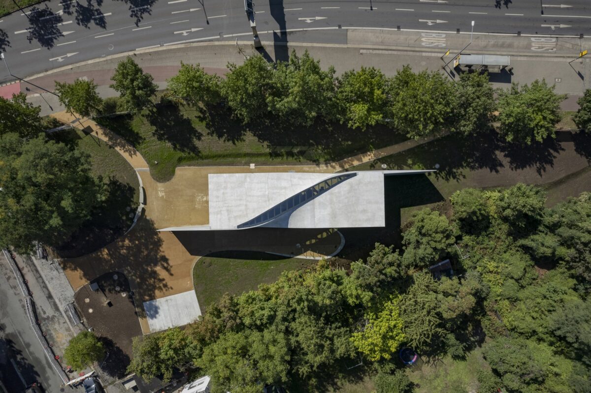 Visione dall'alto di The Cube. Visione dall'alto di The Cube.