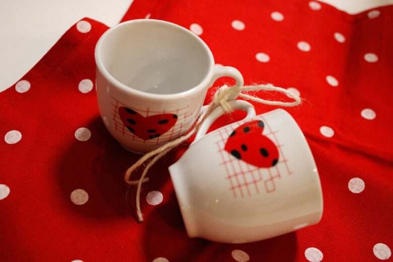 Tazze con decorazione a cuore