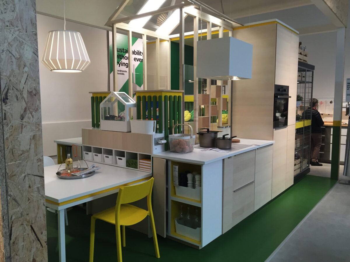 Allestimento all'interno del nuovo store Ikea. Allestimento all'interno del nuovo store Ikea.