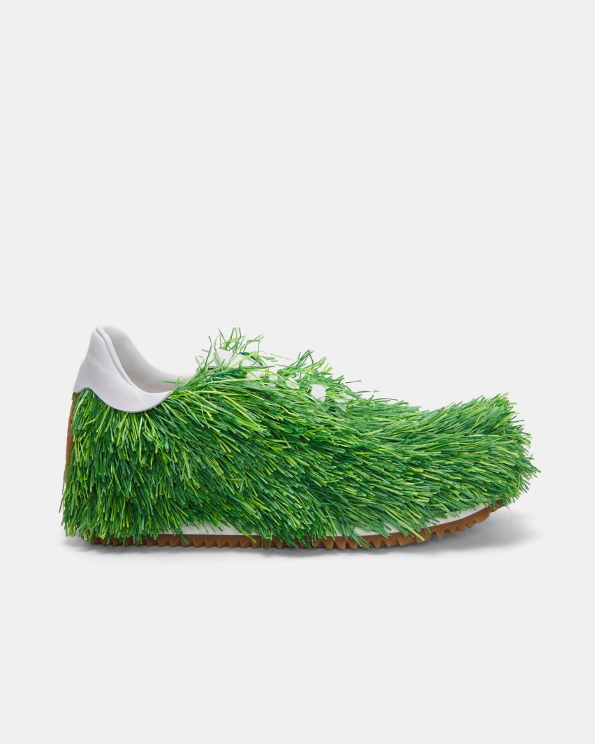 Particolare laterale delle Grass Sneakers. Particolare laterale delle Grass Sneakers.