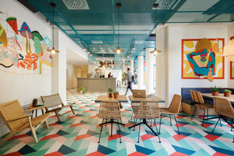 A Firenze, un ostello contemporaneo celebra il colore e la condivisione A Firenze, un ostello contemporaneo celebra il colore e la condivisione