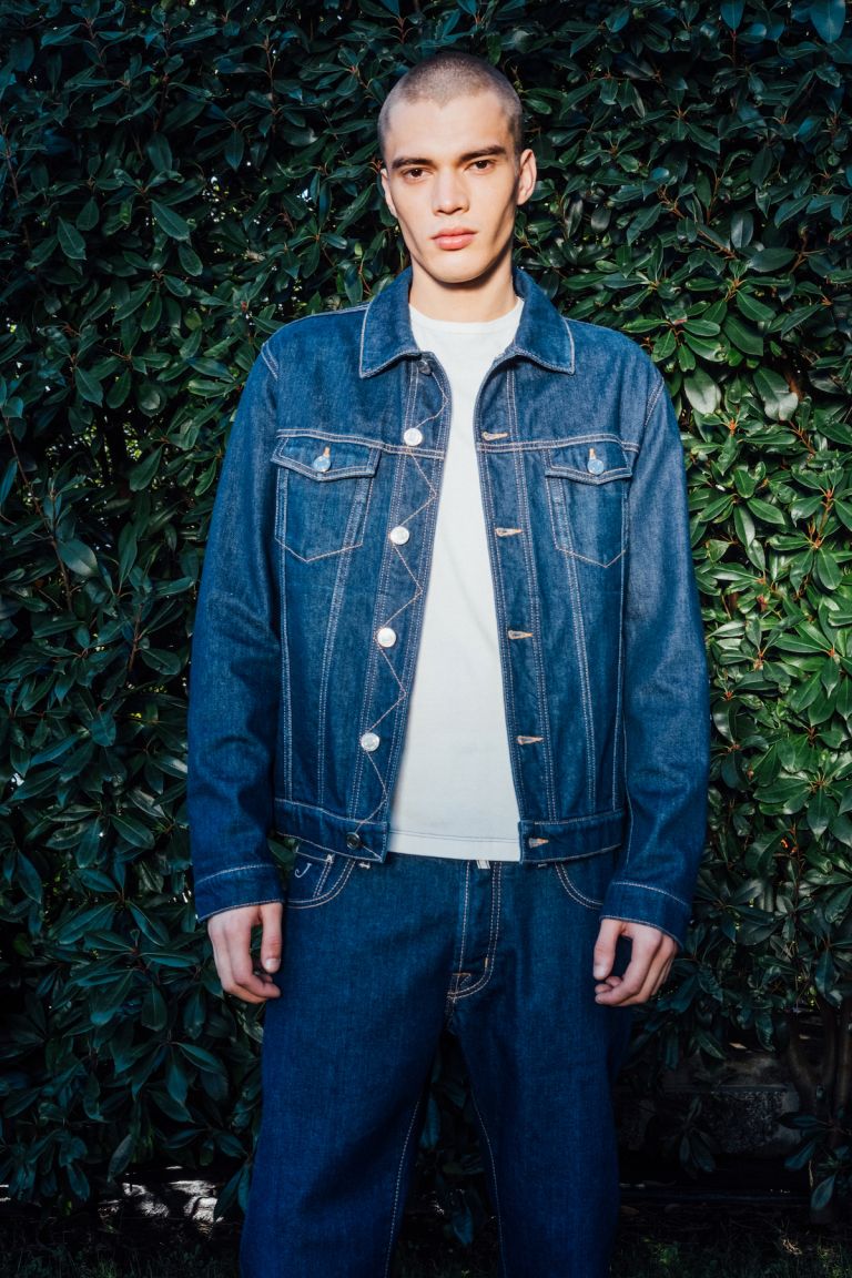 Giacca in jeans biodegradabile. Giacca in jeans biodegradabile.