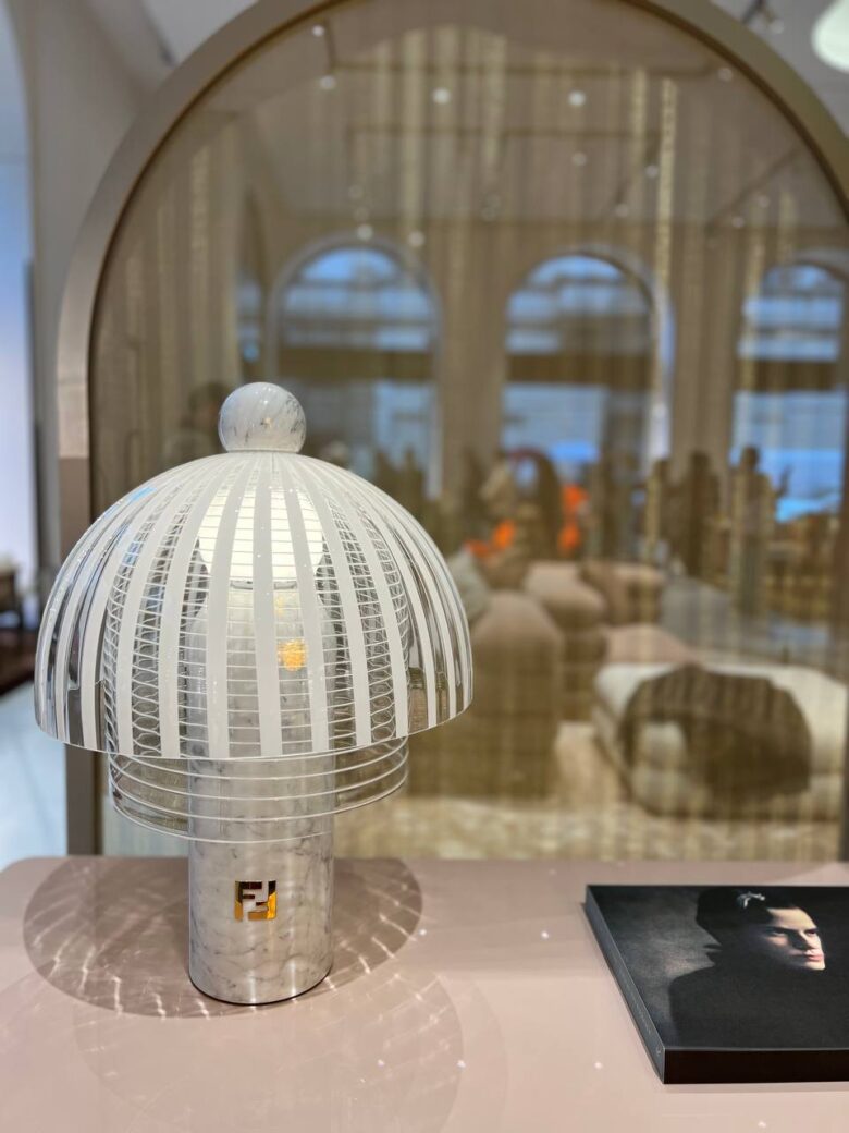 Lampada della collezione Fendi Casa.