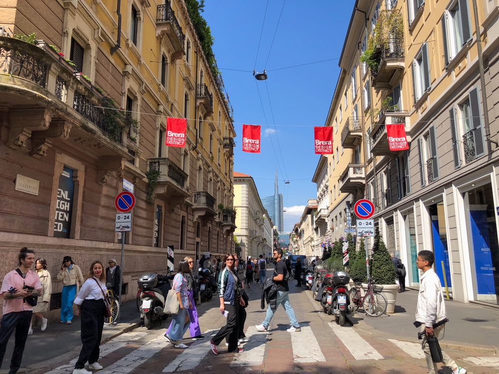 Un'immagine del Breara District durante la settimana del design. Un'immagine del Breara District durante la settimana del design.