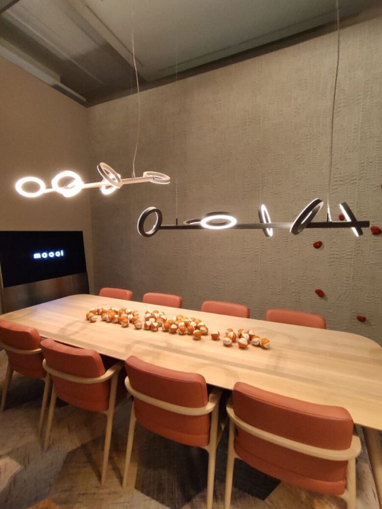 Un particolare dell'installazione di Moooi.