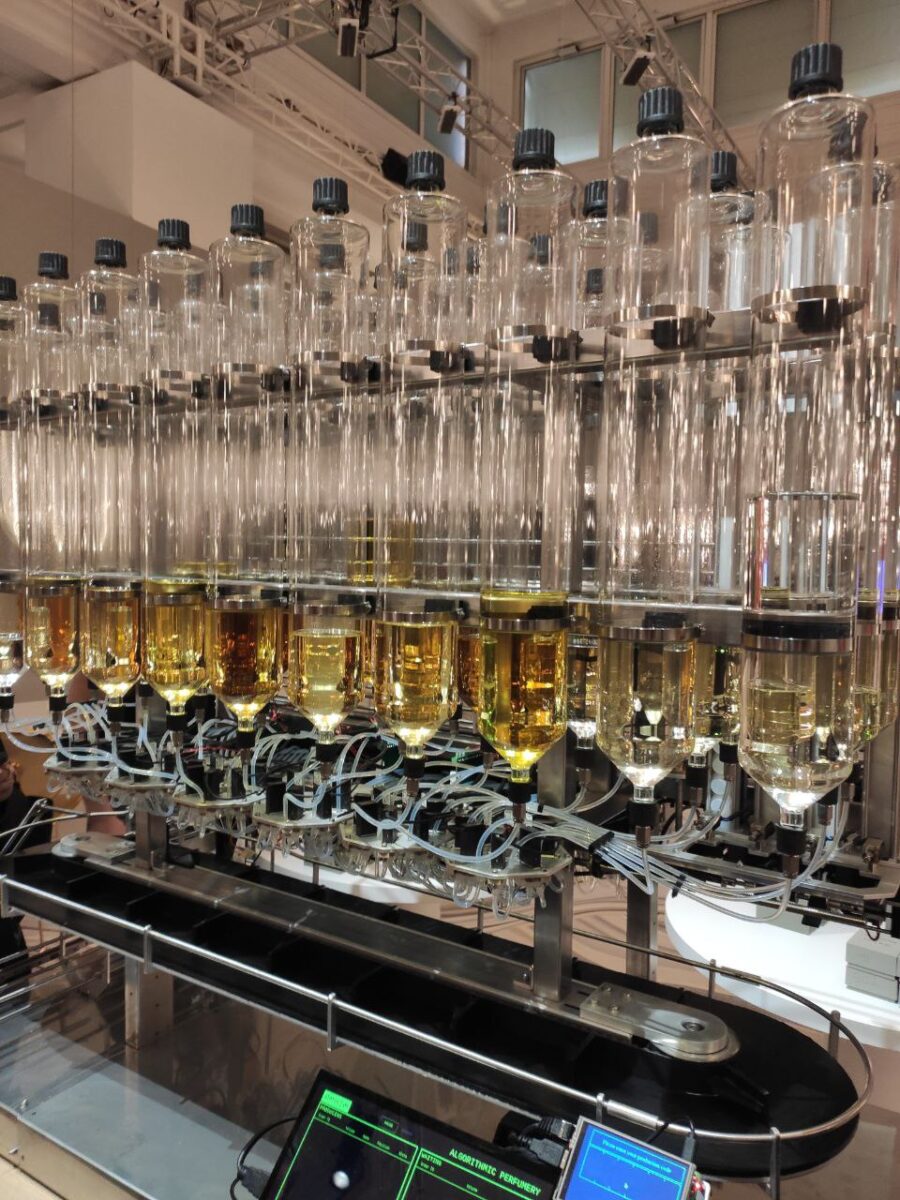 Un particolare dell'installazione di Moooi. Un particolare dell'installazione di Moooi.