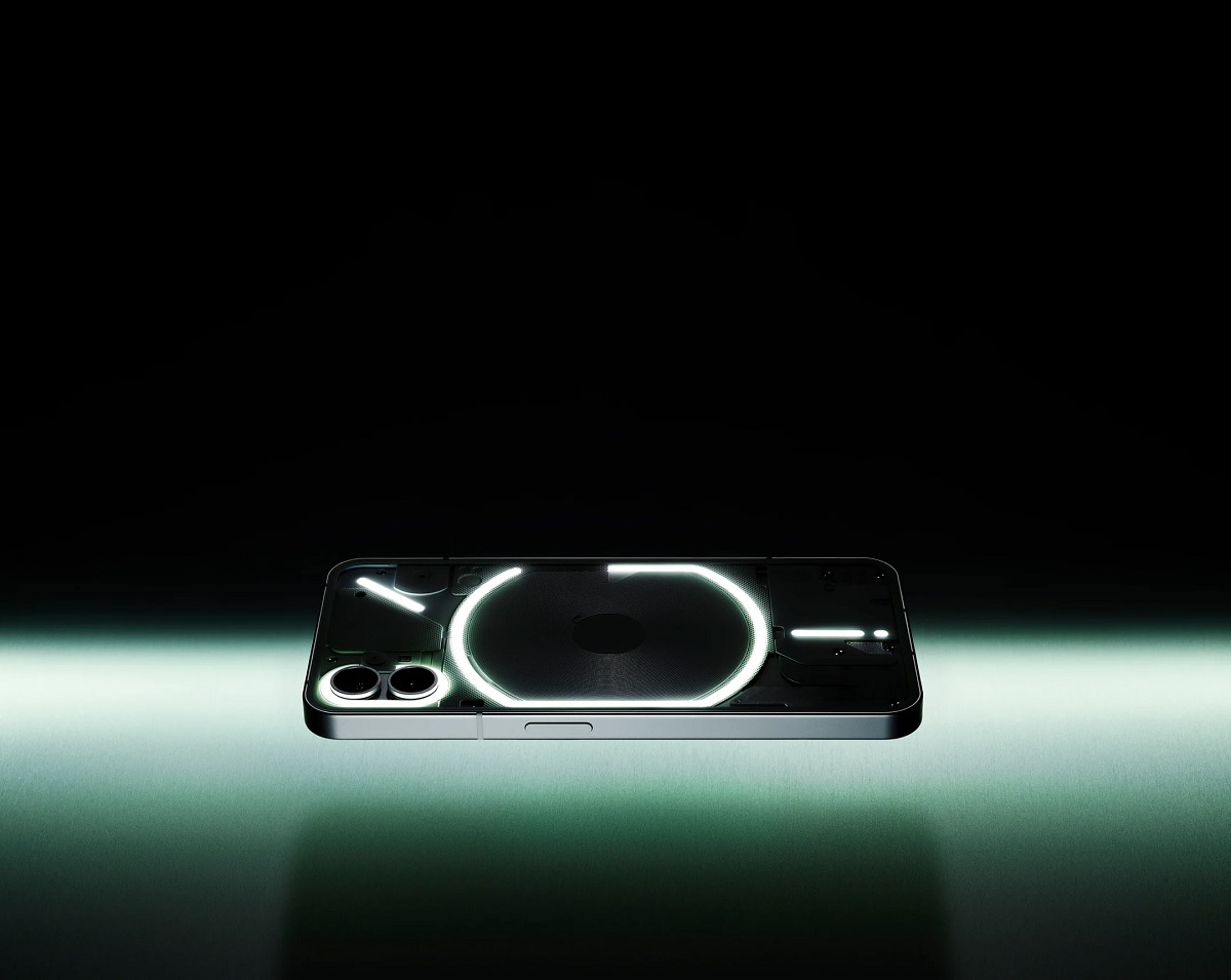 Nothing Phone (1): lo smartphone low-cost dal design trasparente Nothing Phone (1): lo smartphone low-cost dal design trasparente