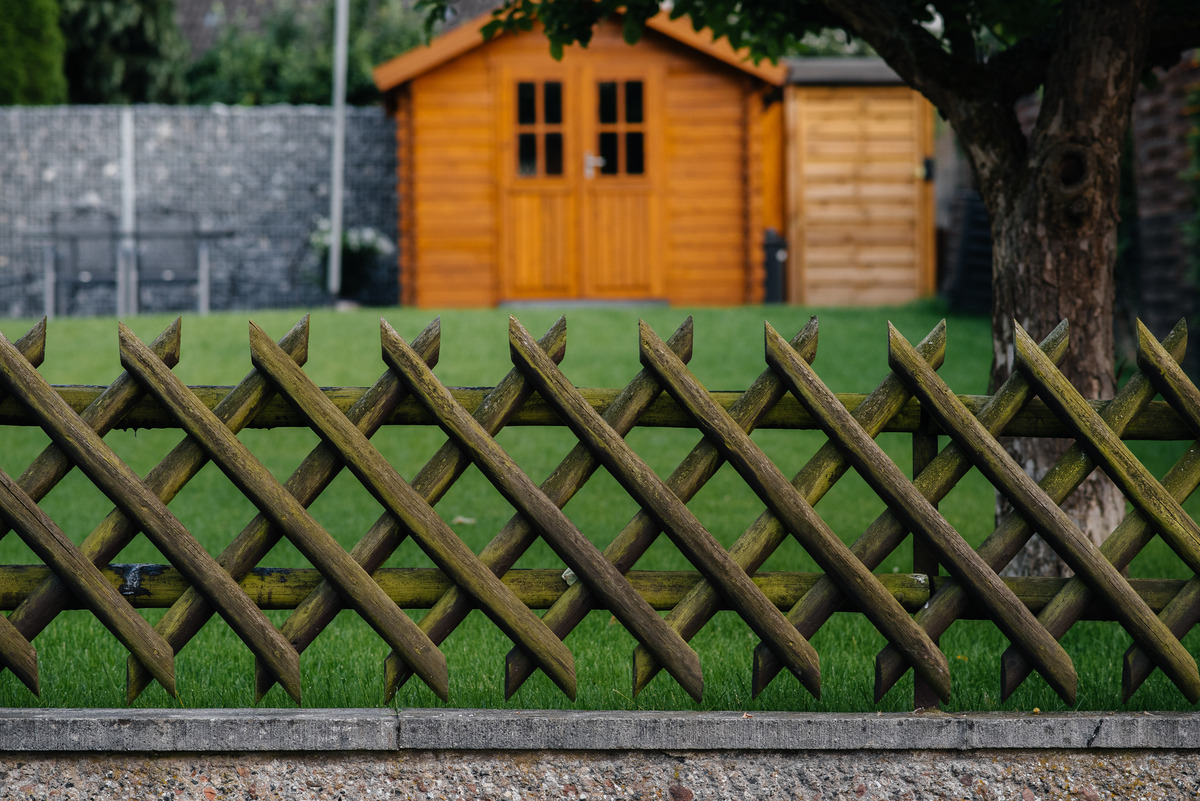 Le 3 staccionate da giardino che stanno spopolando nel 2023