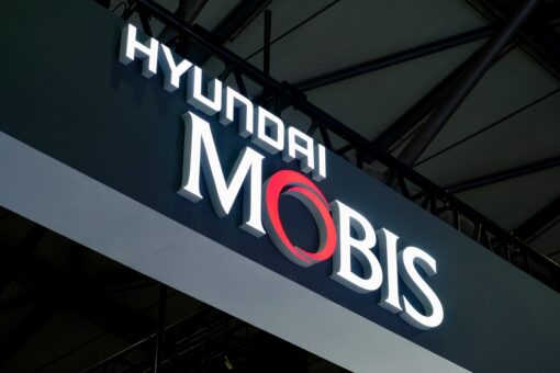Il futuro dei display delle auto sarà avvolgibile: ecco il sistema Hyundai Mobis