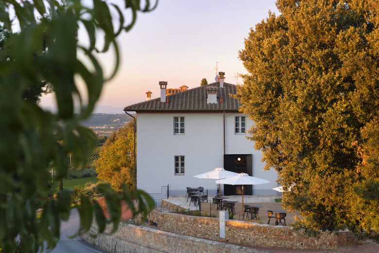 L’alta cucina e il paesaggio occupano la scena L’alta cucina e il paesaggio occupano la scena
