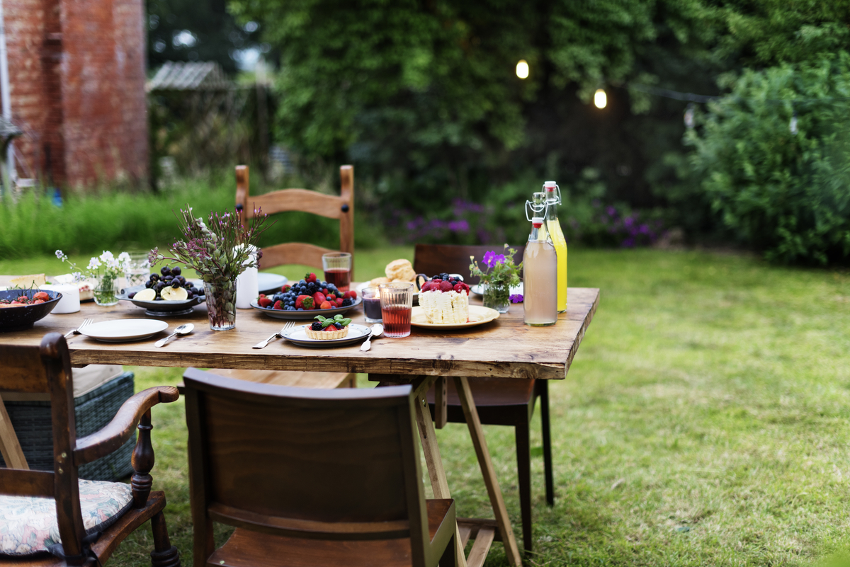 The four essential elements that complement an English style porch