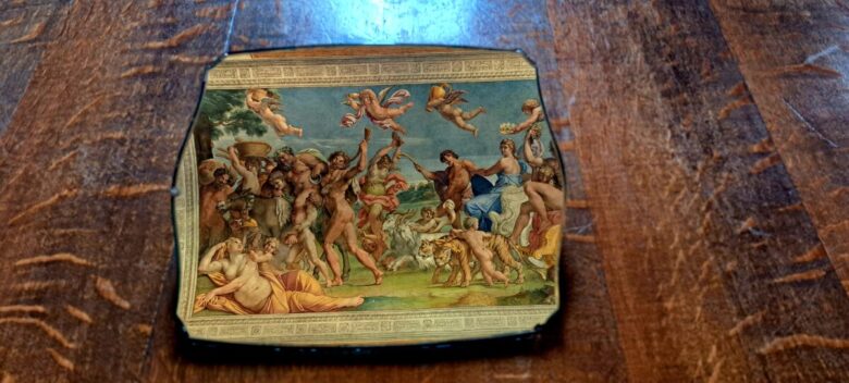 Un particolare della Galleria Farnese riflesso in uno specchio.