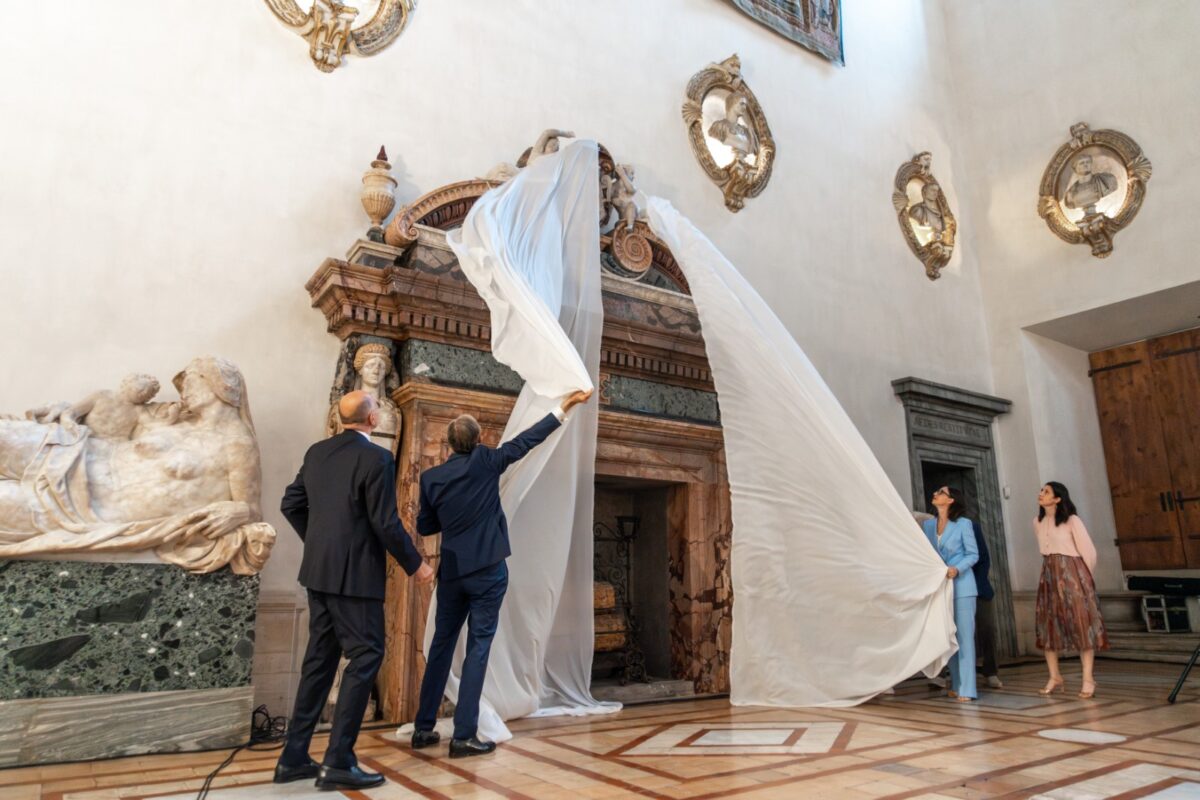 Inaugurazione del camino a Palazzo Farnese.