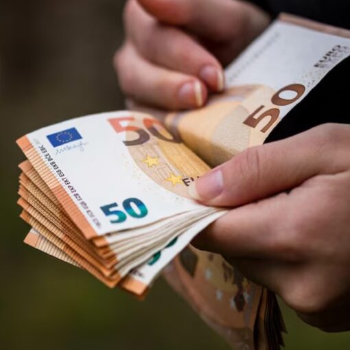 Pagamento quote condominiali in contanti: legale o illecito? Scopri la verità!