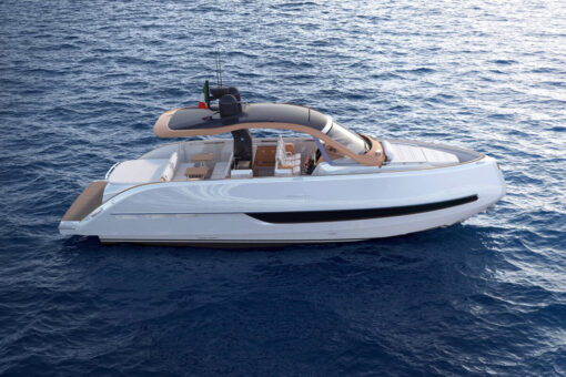 L’Invictus TT420 svela la sua nuova versione in anteprima al Cannes Yachting Festival 2023