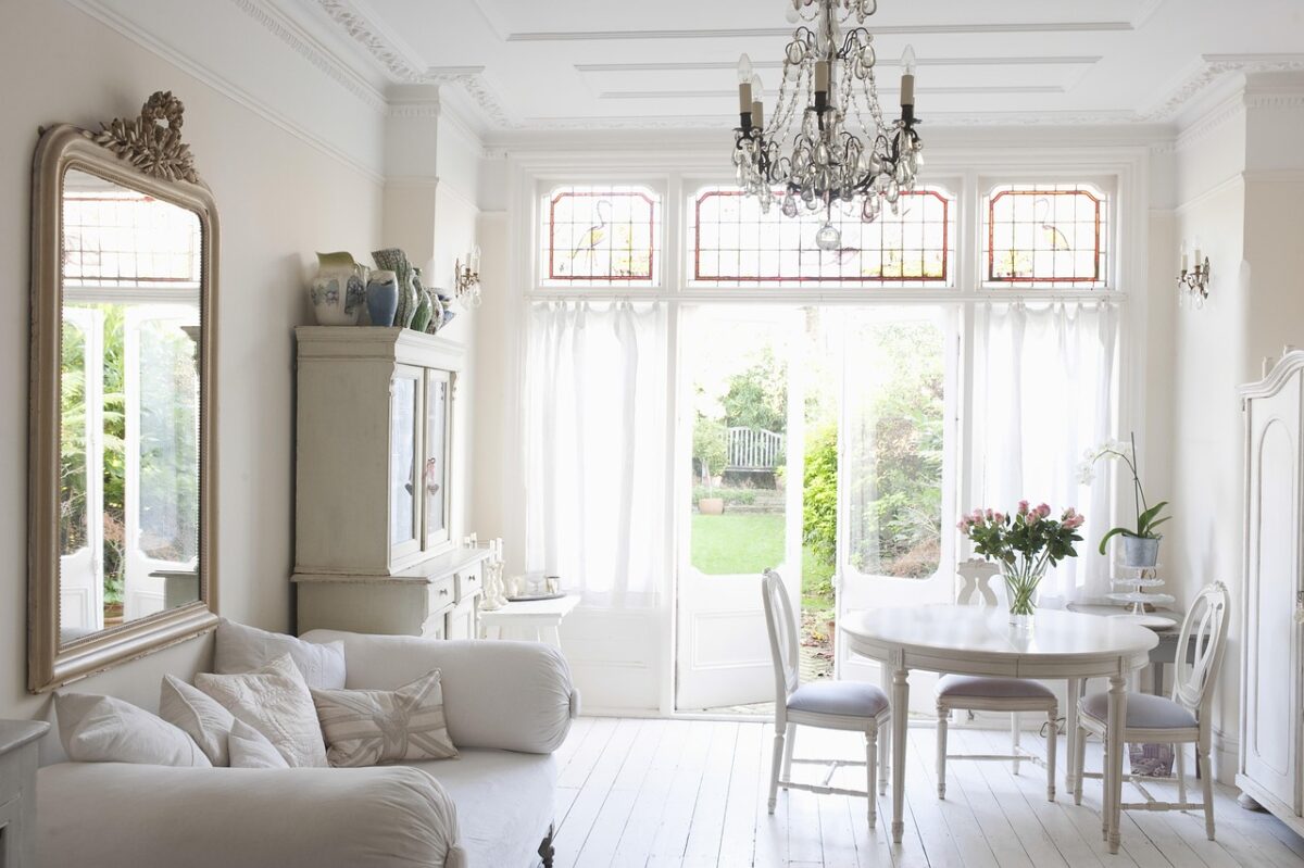 Lampadario per il soggiorno: ecco come scegliere quello adatto a ogni occasione Lampadario per il soggiorno: ecco come scegliere quello adatto a ogni occasione