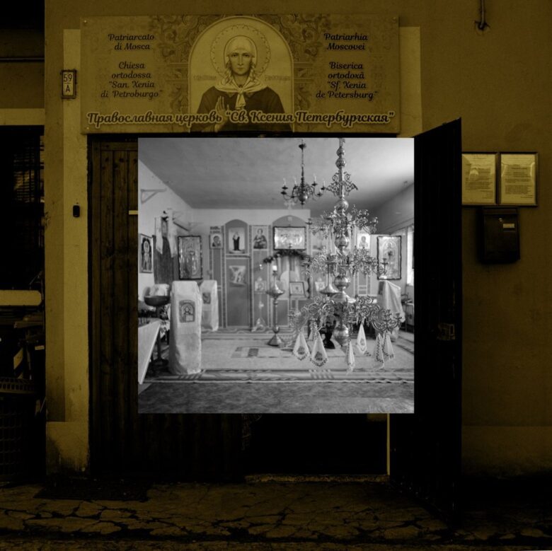 A ribbon and a prayer - da spazi laici a luoghi sacri