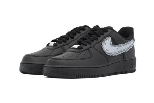 Collaborazione esclusiva tra KAWS e Nike: nascono le Air Force 1 Low all’insegna della sostenibilità