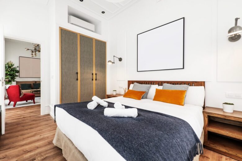 King-size,Bed,In,Furnished,Short-term,Rental,Apartment,With,Upholstered,Cupboard