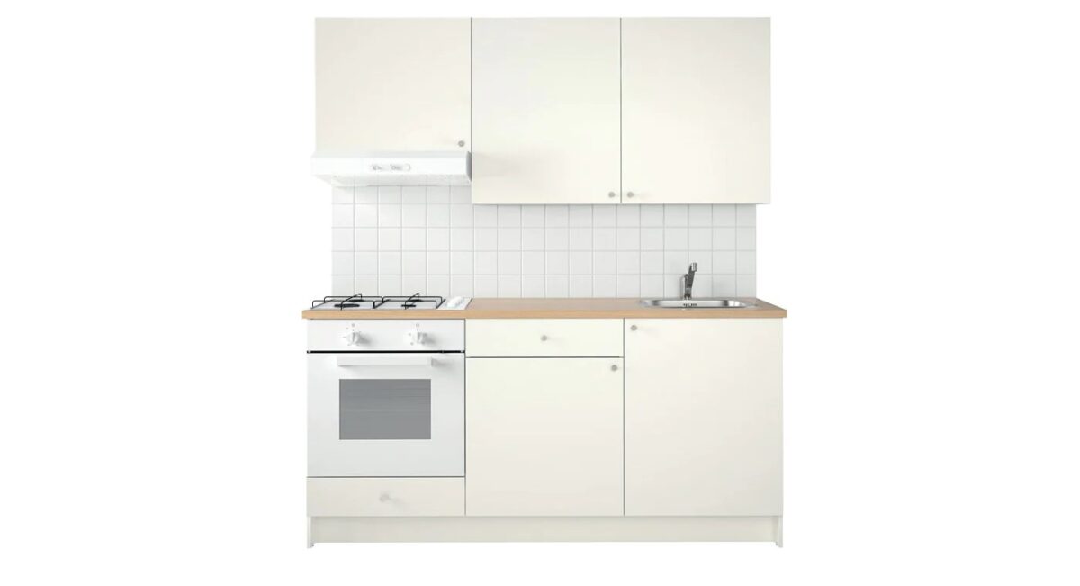 Cucina componibile bianca con elettrodomestici bianchi