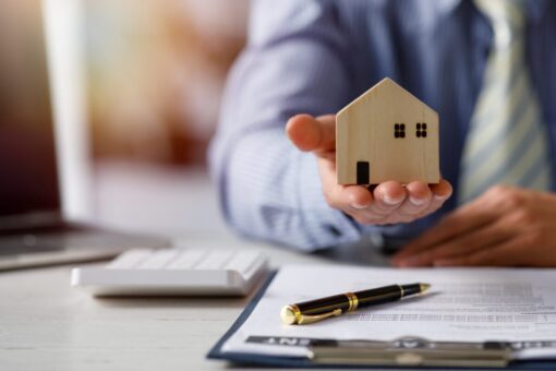Rinuncia all’eredità di una casa per non pagare le imposte, è possibile?