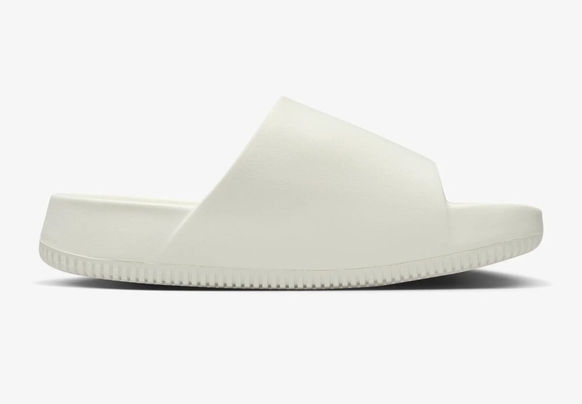 Nike Calm Slide in Barely Rose