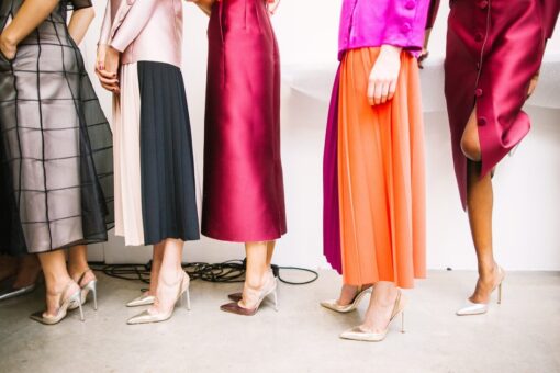 Come abbinare i colori nel tuo outfit: consigli di stile